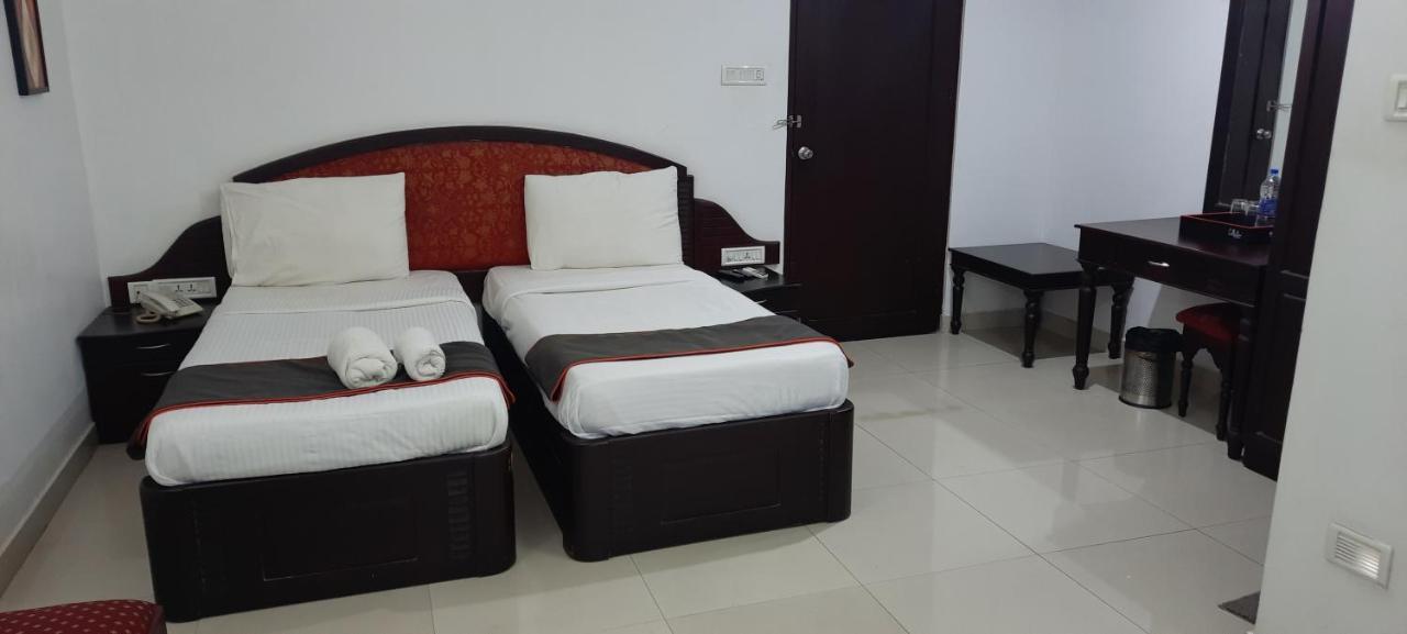 Gee Bee Palace Angamaly Extérieur photo