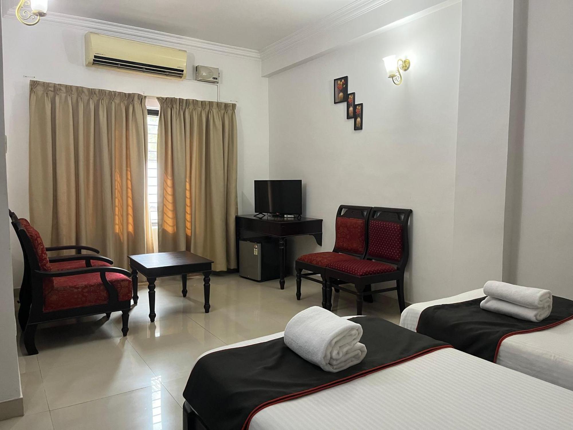 Gee Bee Palace Angamaly Extérieur photo